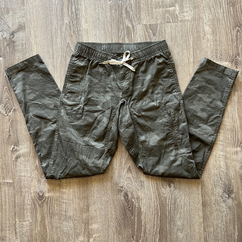Size Small Grey Vuori Ripstop Camouflage Pants